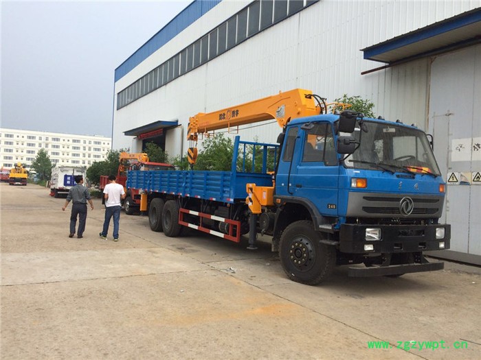 小型随车吊货车 随车吊洒水车油罐车醋酸钠防腐剂 石家庄随车吊